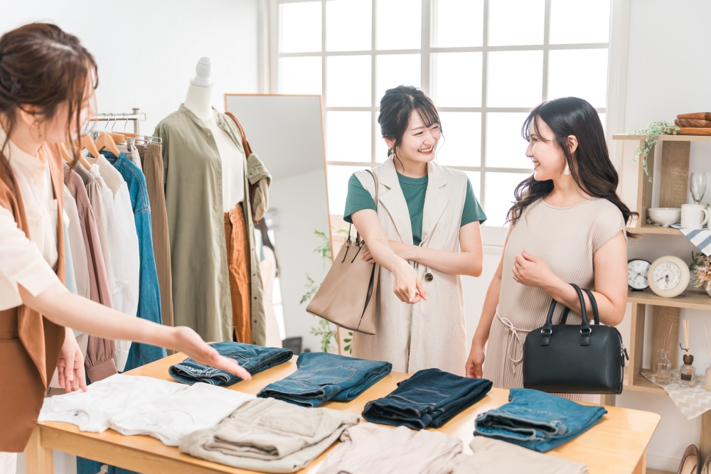 洋服を買う人と勧める人とのコミュニケーション